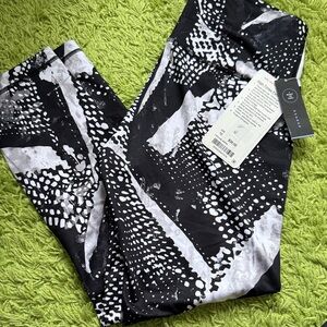 Lululemon Athletica Black and White High Times Pant sz 10 BNWT